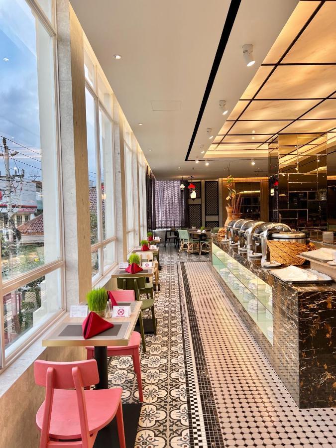 Grand Zuri Malioboro Hotel Yogyakarta Exterior photo