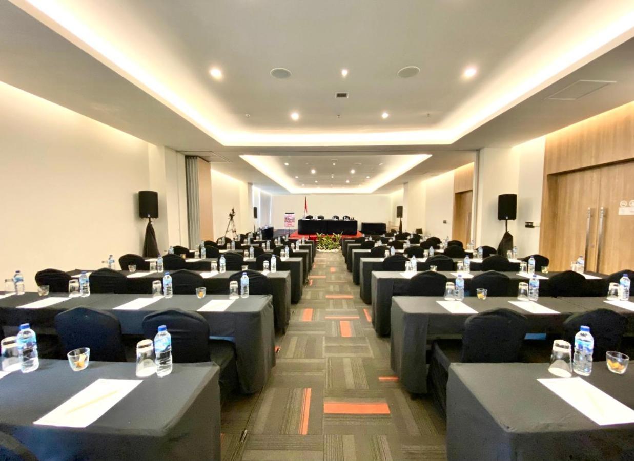 Grand Zuri Malioboro Hotel Yogyakarta Exterior photo