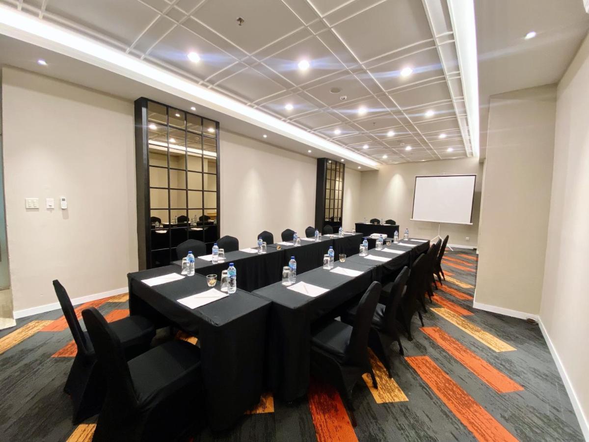 Grand Zuri Malioboro Hotel Yogyakarta Exterior photo