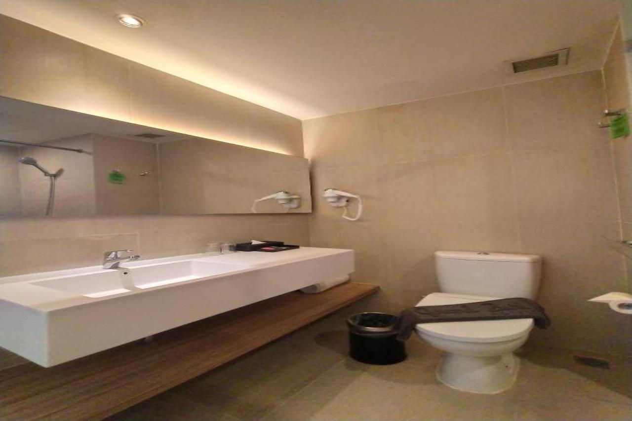 Grand Zuri Malioboro Hotel Yogyakarta Exterior photo