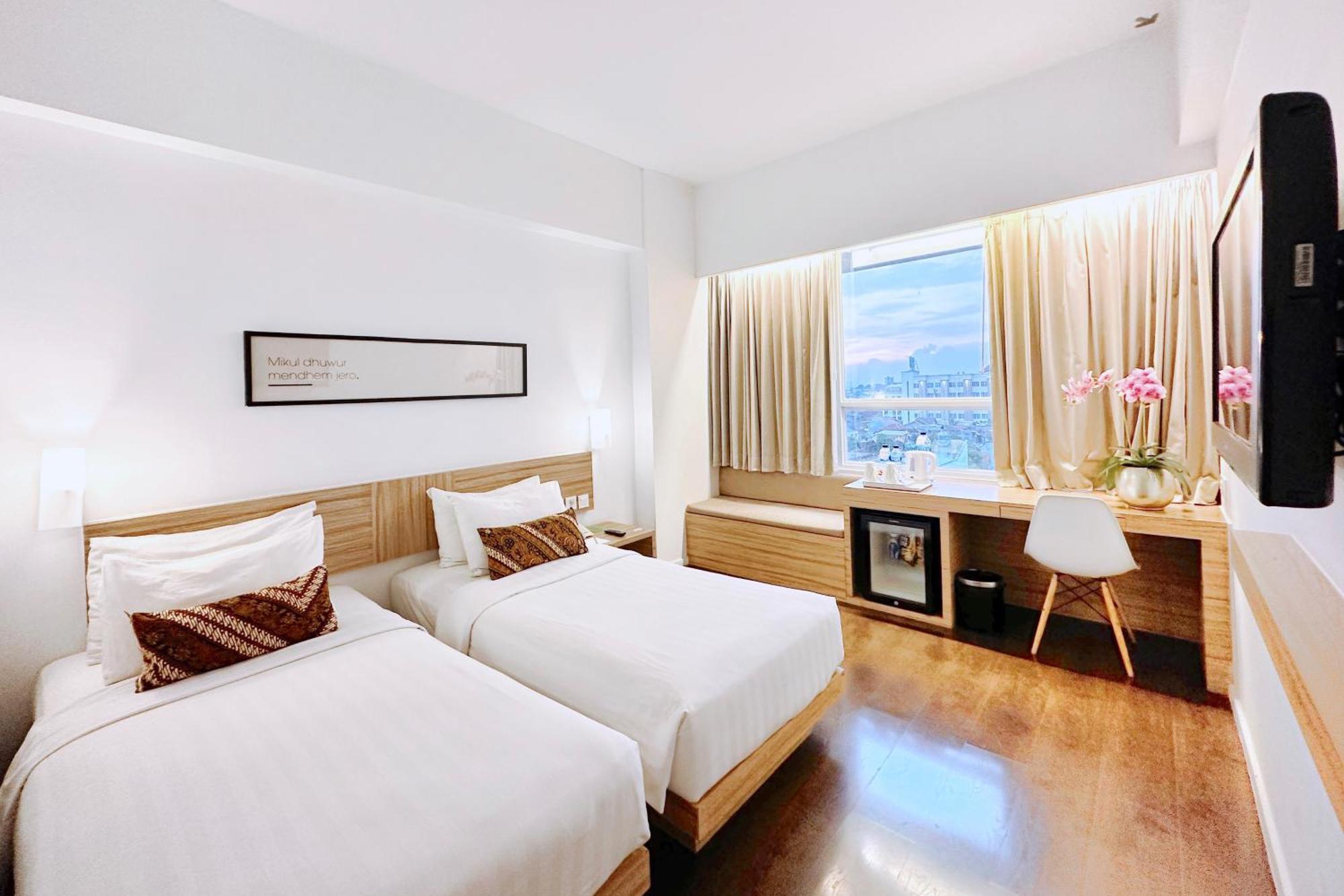 Grand Zuri Malioboro Hotel Yogyakarta Exterior photo