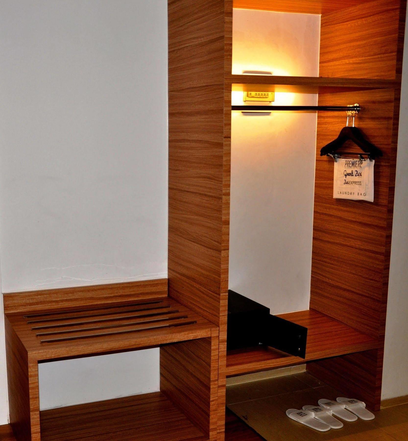 Grand Zuri Malioboro Hotel Yogyakarta Exterior photo